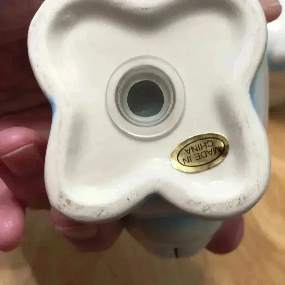 Vintage ceramic polar bear salt and pepper shakers